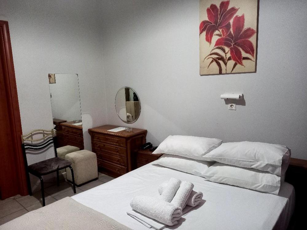Hotel Korydallos Пирея Екстериор снимка